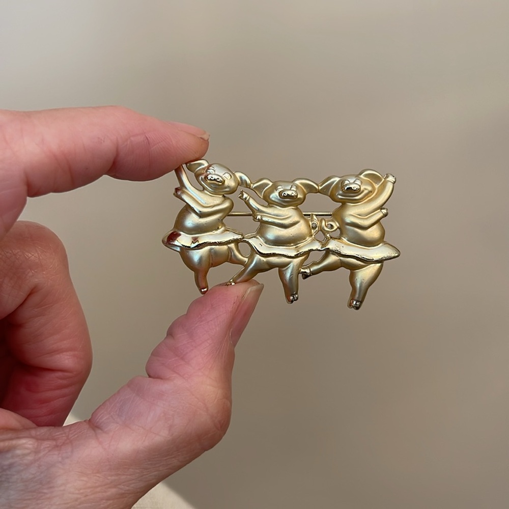 Vintage 1980s Gold Tone Three Pigs Piglets Dancing Ballerina Brooch Pin Jewelry - Picture 8 of 16